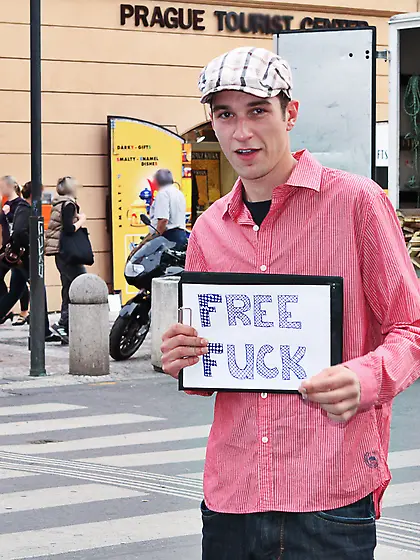 Picked street wink stud