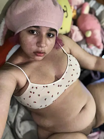 Chubby Bunny girl slut