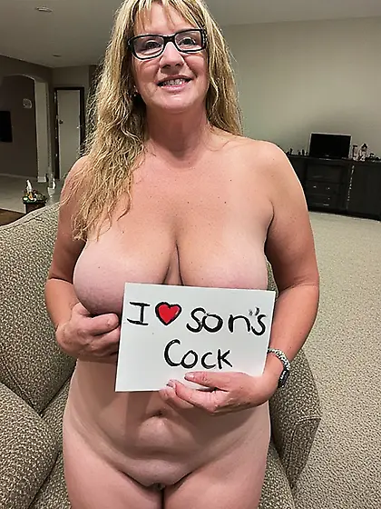 AI Mom loves cock