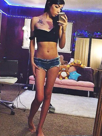 Denim-wearing leggy brunette GF shows her...