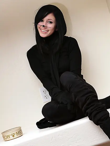 American dark haired amateur teen striptease