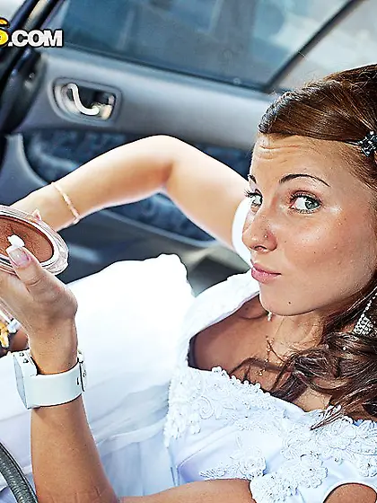 Teen bride gives head in the car