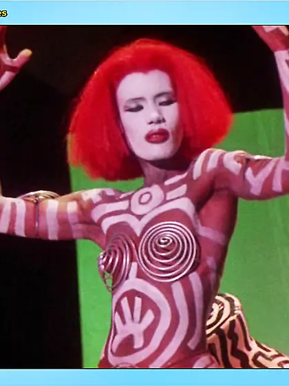 Black guy kisses ebonys