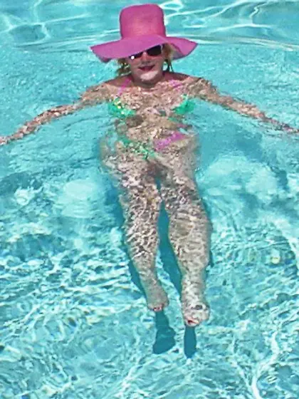 Cougar Ruth from United States Horny Holidays