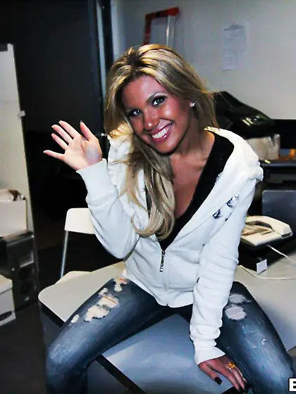 Busty blonde Aubrey Adams has her makeup smeared when doing blow