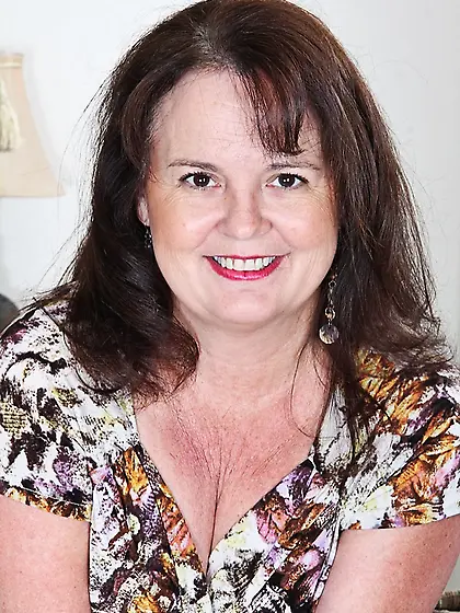 Exotic mature cougar bends