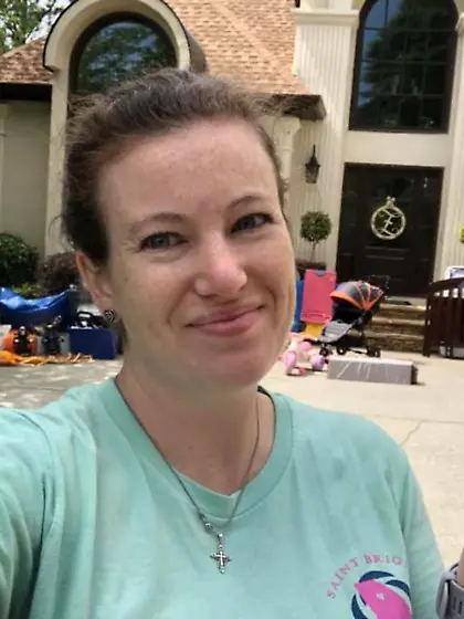 Mandi is convinced to flash her tits in the car