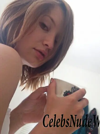 Emily Browning nude