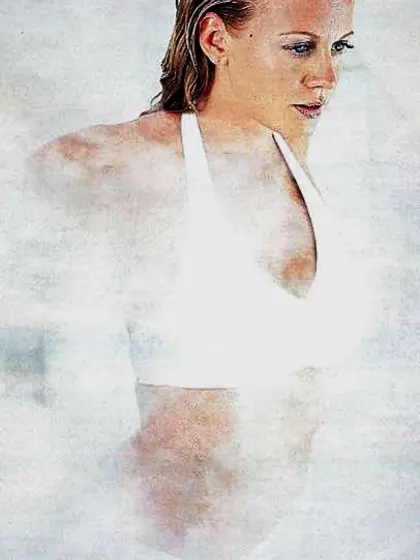 Barbara Schoeneberger - Bow to the queen