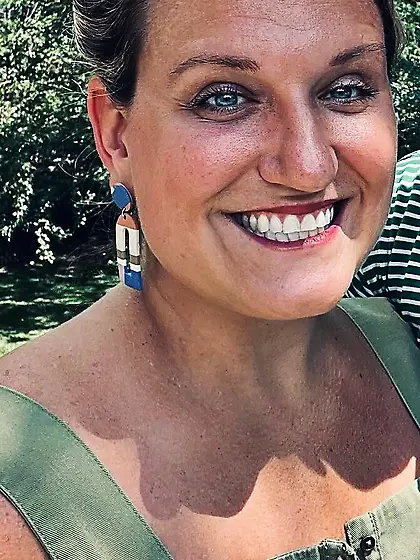 Betty gets naked and masturbates for GGW