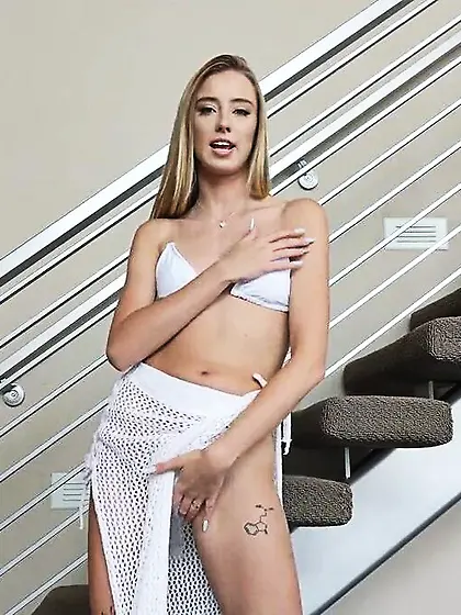 Beautiful teen gapes quite nicely 