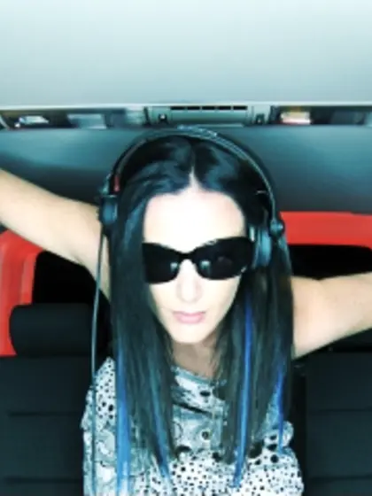 Brunette amanda perform close