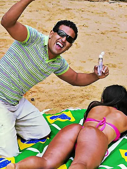 Facial beach fuck