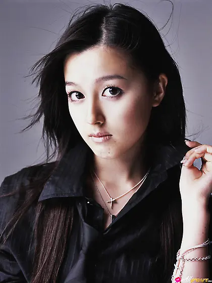 Kusumi Koharu will make your day with this All Gravure gallery.