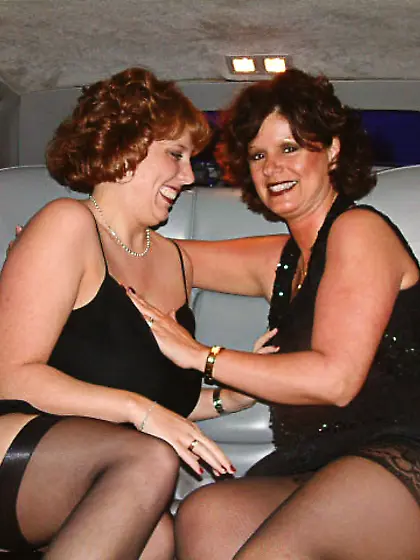 Fingering Curvy Claire from United Kingdom