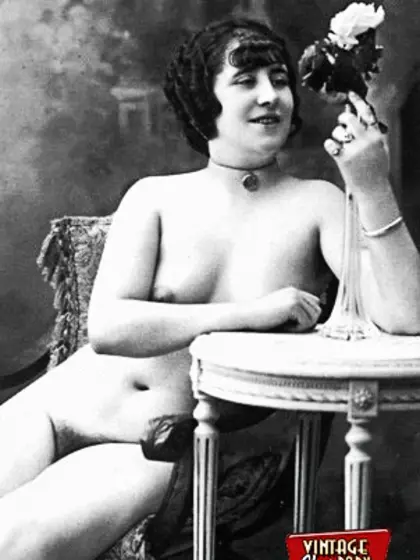 Hot vintage chicks relaxing