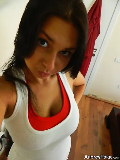 American dark haired hot body big tits