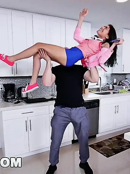 Teen twat thrashed in bed