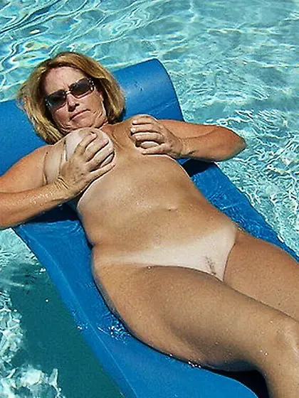 Nancy AZ Pool MILF