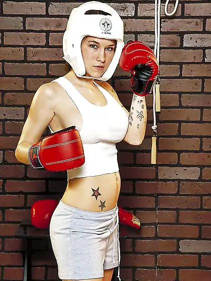 Stunner Allie Sin Clad