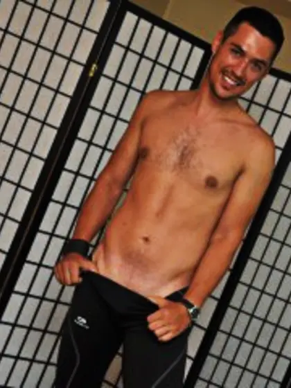 Brunette Awesomericardo.