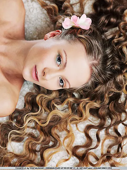 Glamorous curly haired babe Frances A demonstrates her hot shave