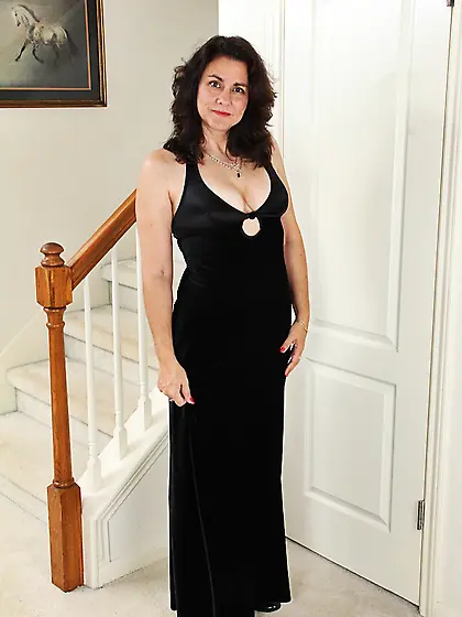 Brunette MILF Gianna Jones takes her classy dress off to play wi