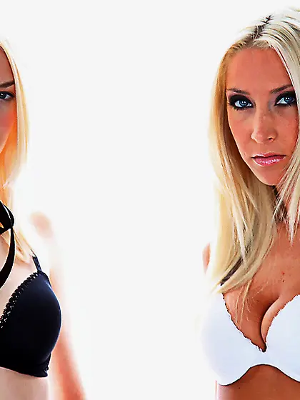 Sammie Rhodes and Bree Daniels strip together and have fantastic