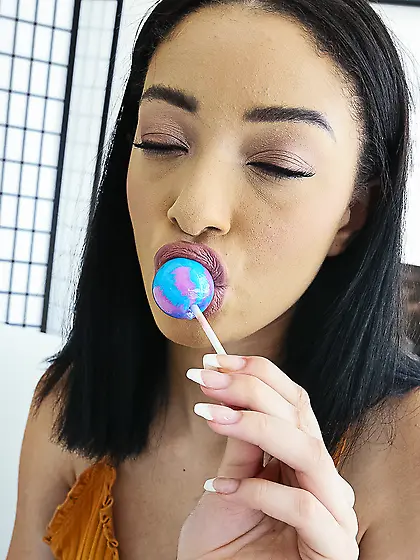 That is primal dance blending Scarlett Bloom with stepbro