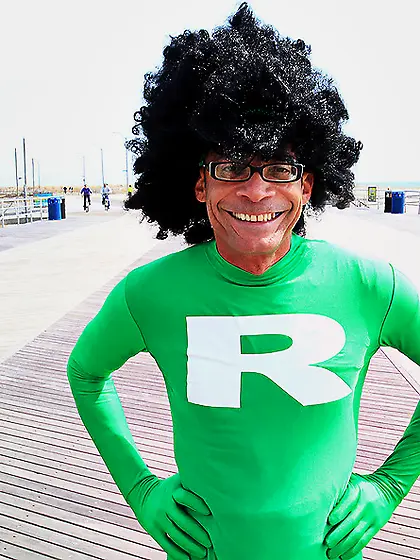 Loose dame-with-a-weiner pebble theme