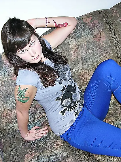 Aris - 640 pics -(1600x1200) - CLICK WEBSITE LINK