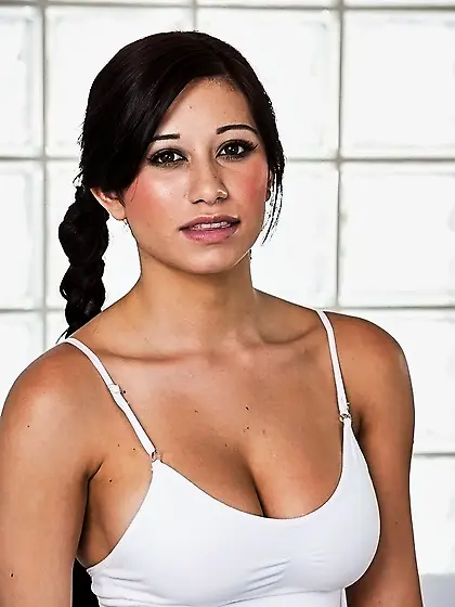 Twin-tailed Latina gal with sexy curves ready to do exercises wi