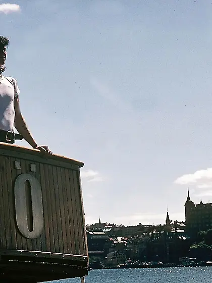 Luscious babe sucks handsome