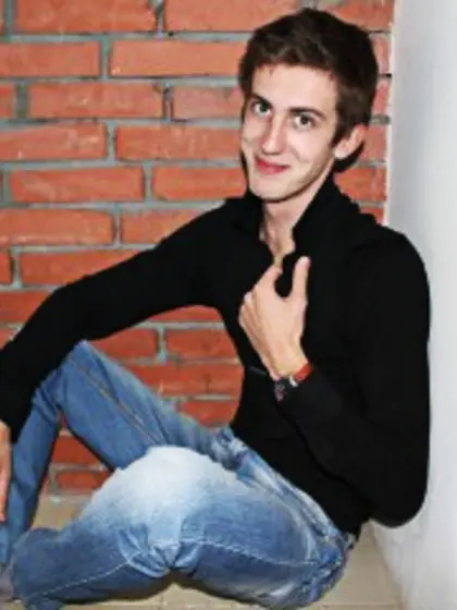 Brunette brian perform close