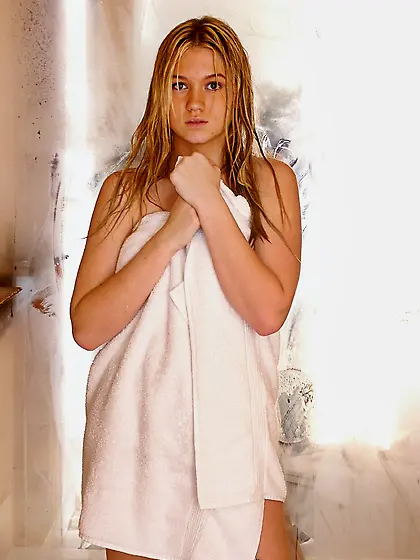 Cute solo model,  Alison Angel gets rid of clothes,  takes a showe