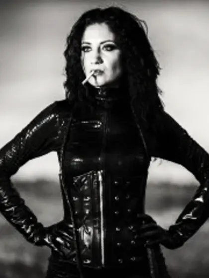 Brunette Evilgoddess Smoking.