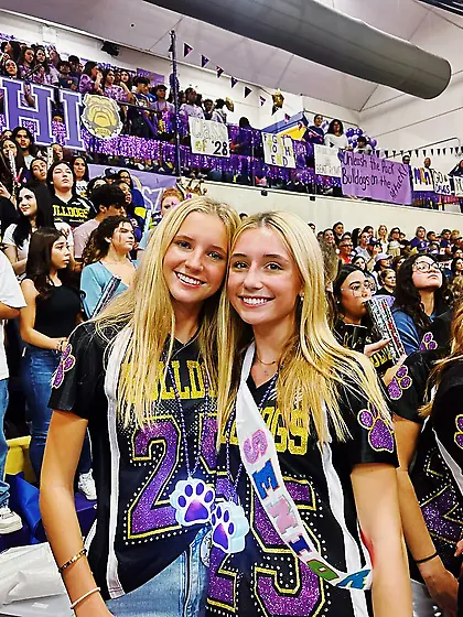 molly and reese young and dumb blondes