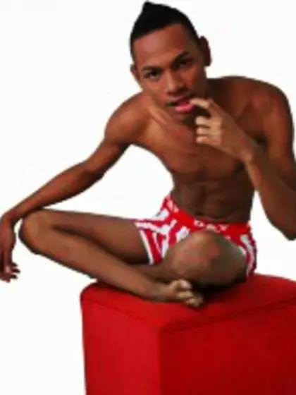 18 yo brunette Bigzeux.