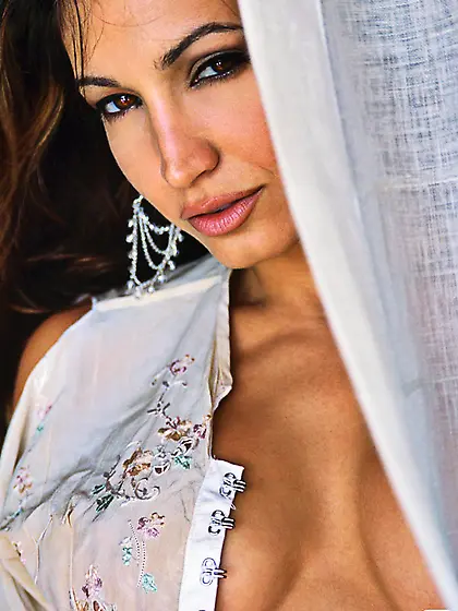 Sexy brunette long wavy