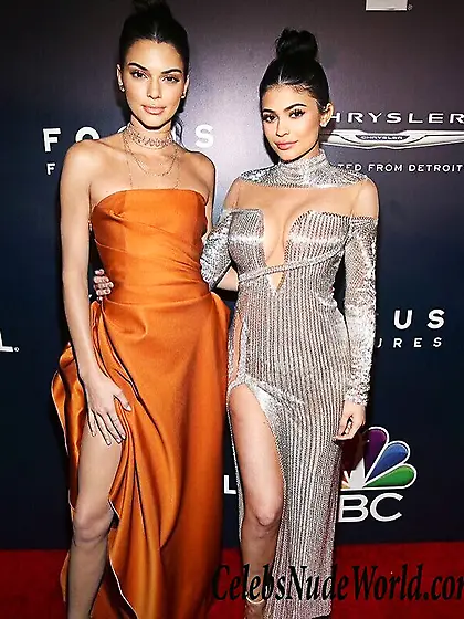 Kylie Jenner & Kendall Jenner Sexy