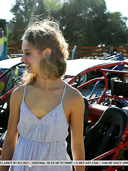 Lassie proves that doesn't wear bra and panties under her summer