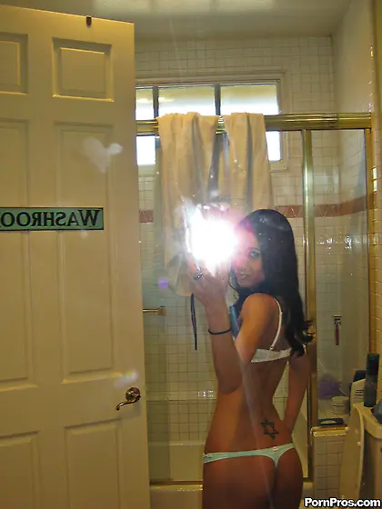 Slim babe makes a couple of selfies in lingerie before taking it