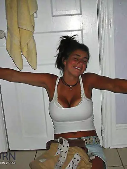 Dicke Brueste im Bathing Suit - Ample Titties in Bathing Suit