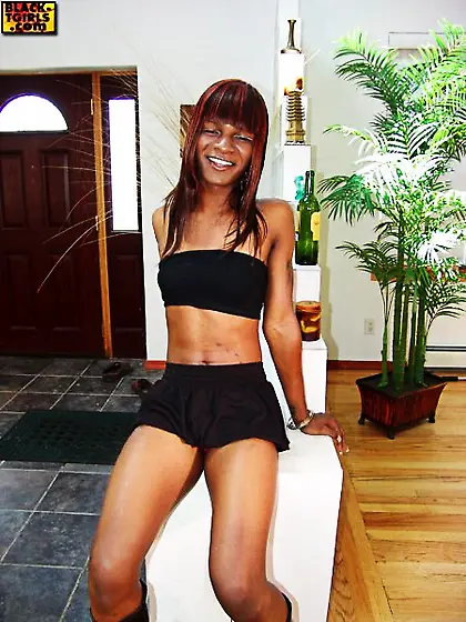 Ebony tbabe in pink panties