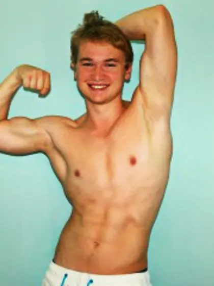 Blonde karter perform close