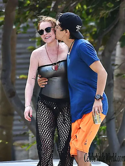 Lindsay Lohan Pokies Photos
