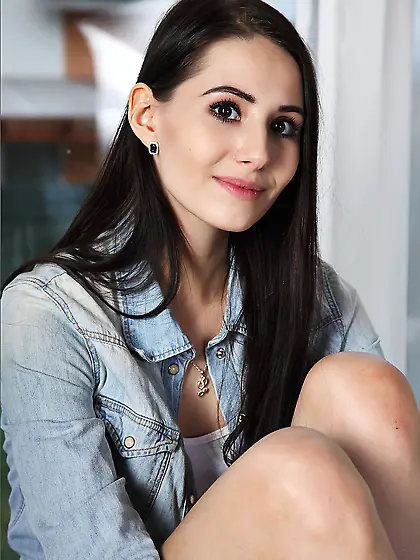 American european oiled pussy masturbation