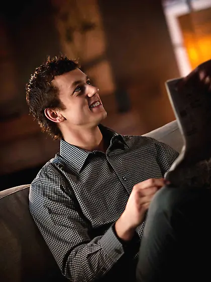 Dark-haired and seductive babe sucking her lover's throbbin