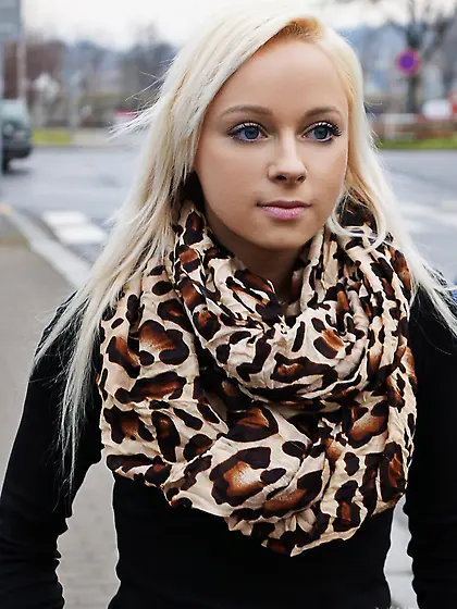 Gentlemen prefer blondes,  as the famous movie says.  And this ver