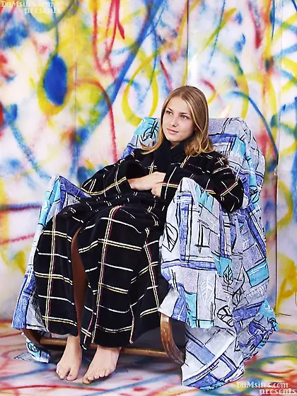 Meet lovely babe Alina.